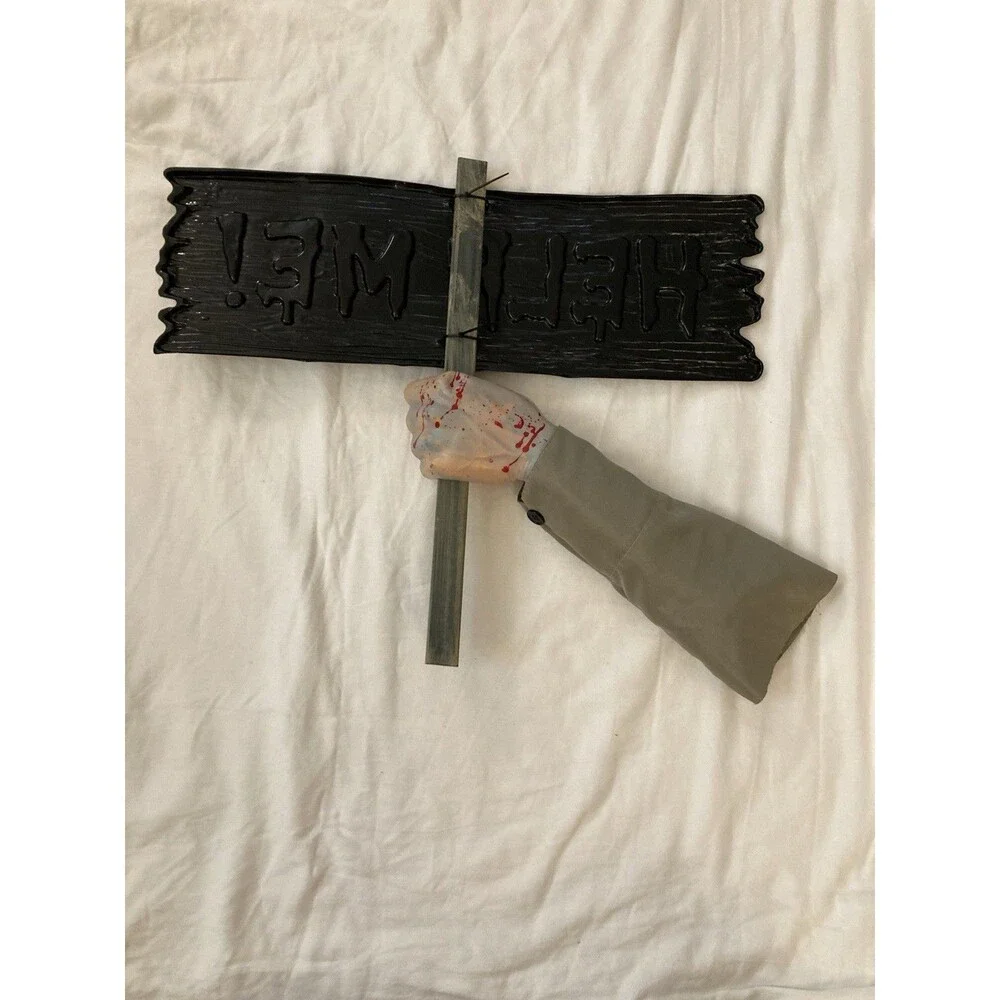 Zombie Help Me Sign Halloween Lawn Decoration Party Prop 14.5 in x 19 in
